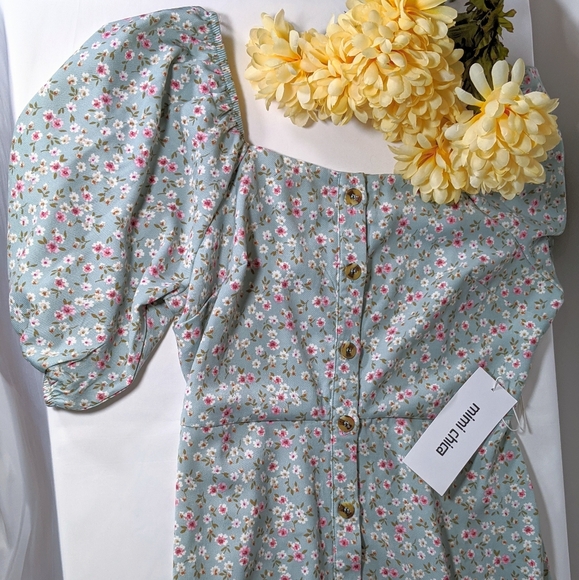 Mimi Chica Dresses & Skirts - NWT Mimi Chica Vintage Floral Dress Size M